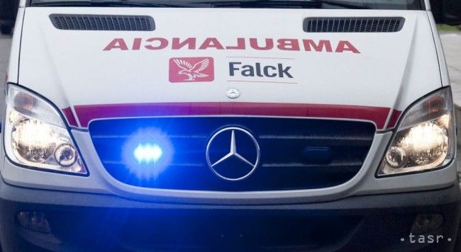 Hromadná nehoda v Bratislave! Dvoch ľudí previezli do nemocnice
