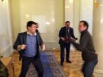 Video: Parlamentná bitka na Ukrajine