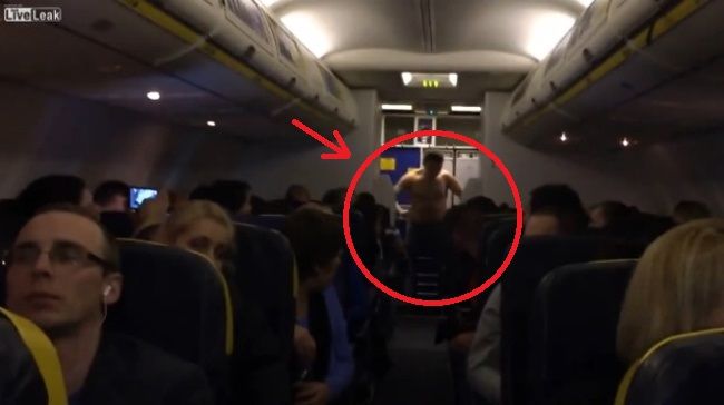 Video: Ako sa vysporiadať s opilcom na palube lietadla