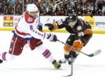 Video: Hossa ukončil bodovú sériu, Ovečkin potiahol Capitals