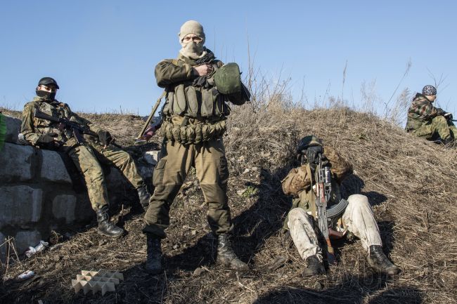 Povstalci v Debaľceve neuznávajú prímerie na Ukrajine