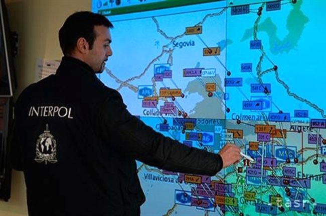Interpol a Europol vyšetrujú bezprecedentnú sériu kyberkrádeží