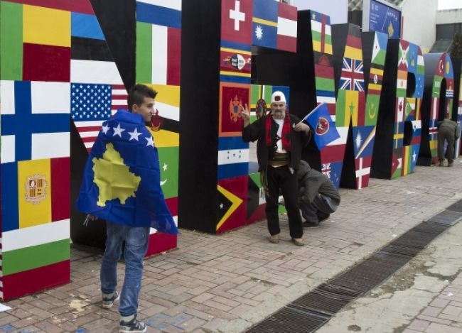 Kosovo oslavuje nezávislosť, polovica sveta ho neuznáva
