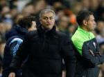 Tréner londýnskej Chelsea José Mourinho odmietol ponuku PSG