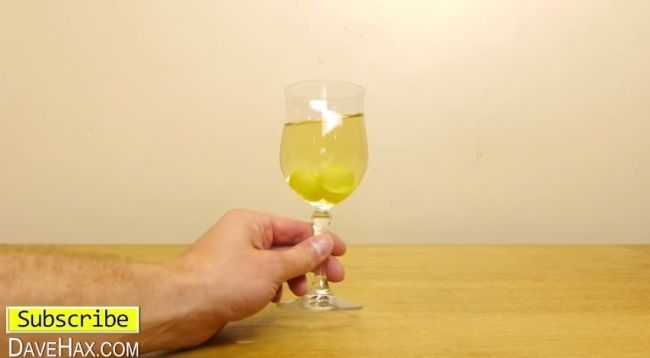 Video: Ako schladiť víno