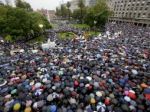 Argentínčania demoštrujú, chcú objasnenie smrti prokurátora