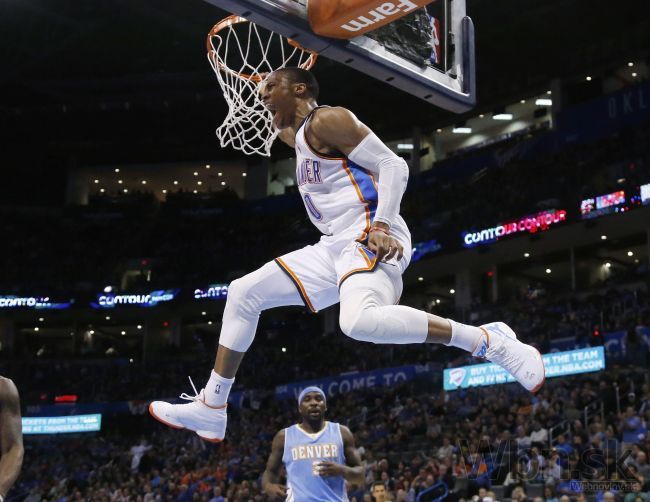 Video: LeBron má na konte 24 383 bodov, prvý tím NBA prehral