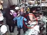 Video: Zlodejka profesionálka kradne v obchode