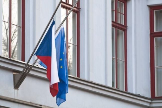 Češi schválili dlhový strop, má predísť novej kríze v Európe