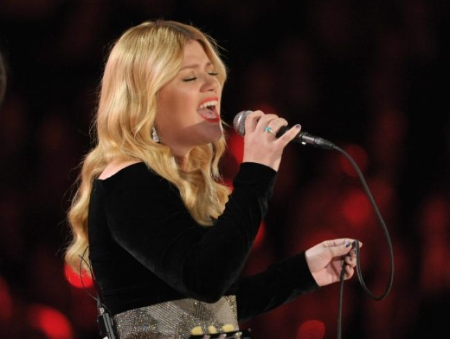 Kelly Clarkson zverejnila ďalšiu skladbu z nového albumu
