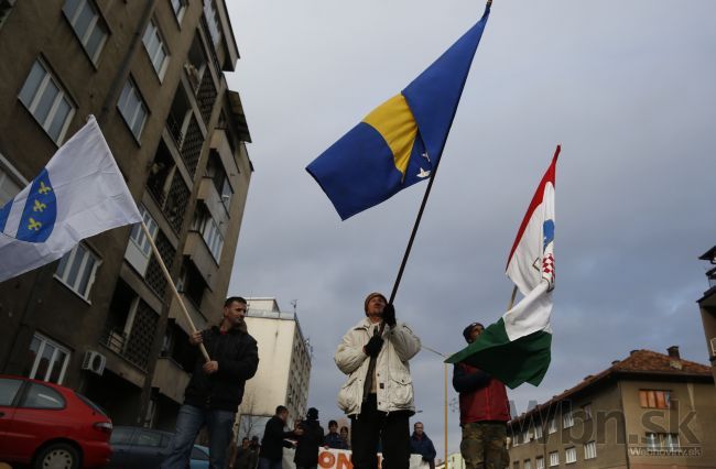 Bosniansky parlament schválil britsko-nemecký plán reforiem