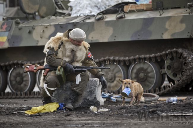 Ukrajinskí povstalci oznámili, že začali s odsunom zbraní