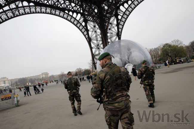 Nad Parížom lietali bezpilotné lietadlá, znepokojili políciu