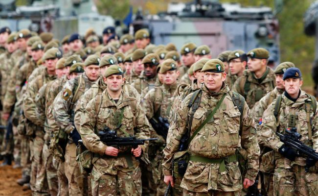 Veľká Británia a USA pošlú vojakov na Ukrajinu