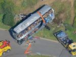 V Číne havaroval na diaľnici autobus, zahynuli desiatky ľudí