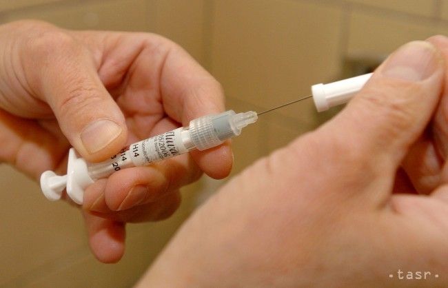 Povinne očkovať deti odmietlo minulý rok viac ako 2000 rodičov
