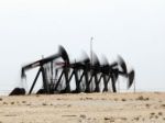 Ceny ropy oslabili pre veľké zásoby v USA, zlato zdraželo