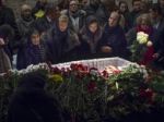 Video: Zabitého Nemcova pochovali, uctili si ho tisíce ľudí
