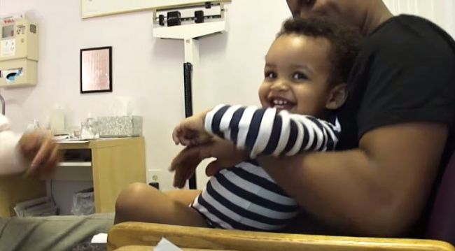 Video: Ako sa očkuje dieťa bez toho, aby sa rozplakalo
