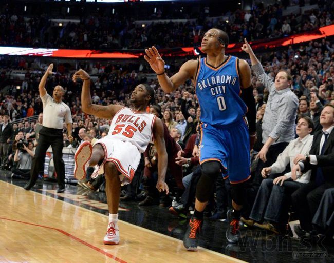 Video: Westbrook exceloval, o výhre Chicaga rozhodla trojka