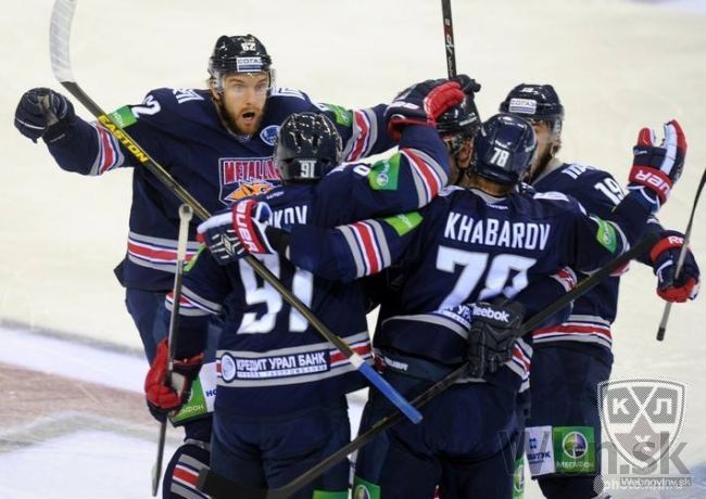 Video: Obhajca trofeje KHL postúpil, Lacovi hrozí vypadnutie