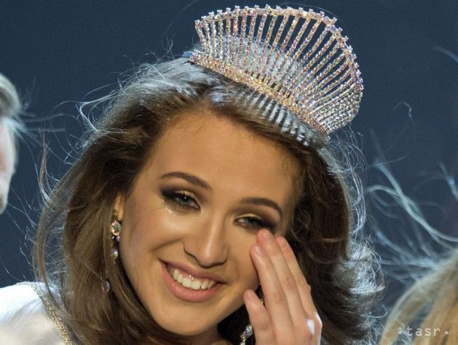 Miss Universe 2015 je Denisa Vyšňovská z Prievidze