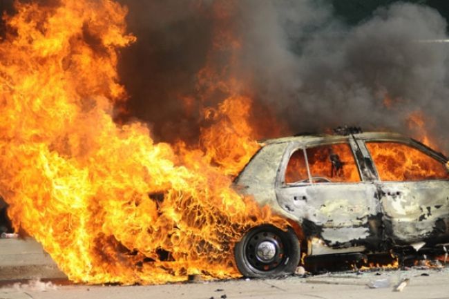 Na košickom parkovisku horelo auto, podpálili ho úmyselne