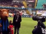 Emotívne video: Futbalový fanúšik kvôli zápasu odložil svoju smrť