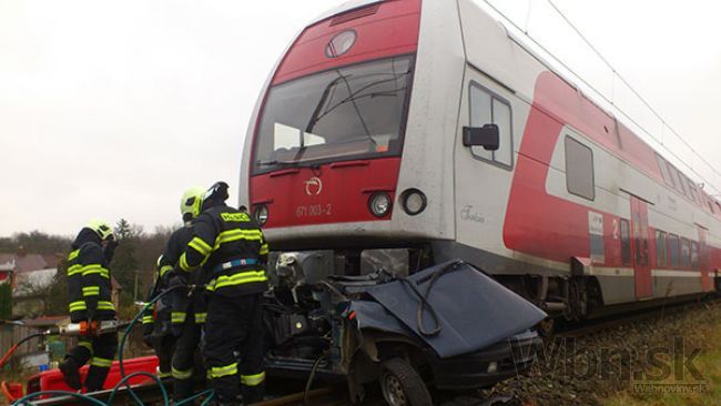 Pri Galante sa zrazil vlak s autom, vyhasli dva mladé životy