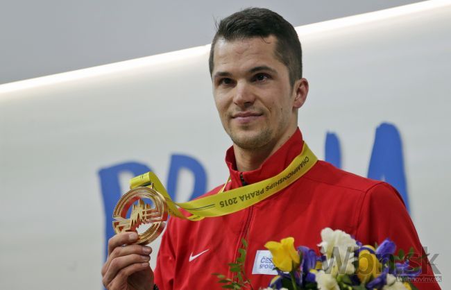 Holuša si na ME vybehal zlato, Škureňov ohrozoval rekord