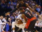 Video: Westbrook žiari v NBA, obhajcu trofeje ťahal Parker