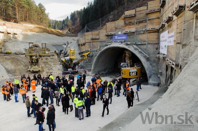 Na D3 začali raziť tunel Považský Chlmec, zaplatí ho Únia