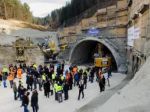 Na D3 začali raziť tunel Považský Chlmec, zaplatí ho Únia