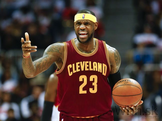 Štyria hráči Cavaliers dali cez 20 bodov, v NBA žiaril James