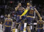 Video: V NBA hviezdil Irving, New York zdolal Lakers