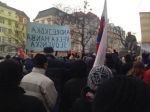 Nie základniam NATO, skandovali ľudia pred americkou ambasádou