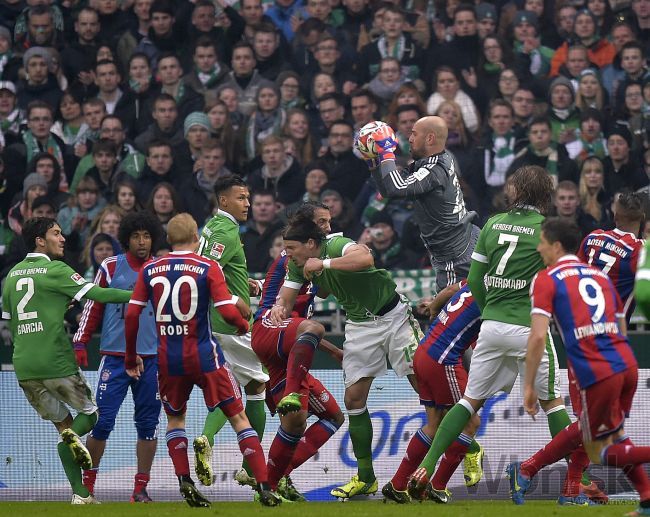 Brankár Reina si pripísal historický zápis v bránke Bayernu