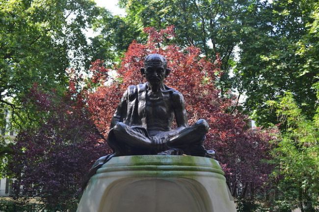 Gándhího socha v Londýne má byť symbol priateľstva s Indiou