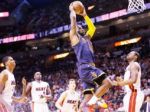 Video: LeBron sa vrátil do Miami, Warriors čaká play-off