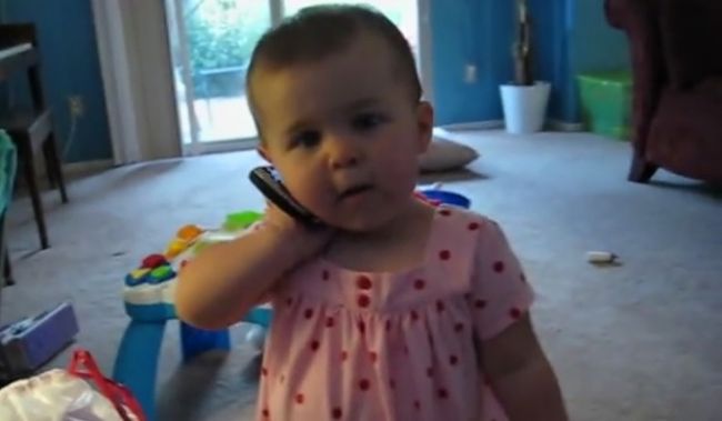 Video: Otecko volá so 16-mesačným dieťaťom