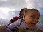 Video: 9-mesačné bábo a prvé skúsenosti na surfe