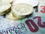 Britská libra voči doláru oslabila, rástlo aj euro