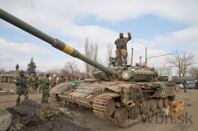 Ukrajinskú armádu začali cvičiť britskí inštruktori