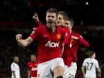 Stredopoliar Michael Carrick predĺžil zmluvu s ManUnited