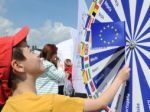 Najštastnejší v EÚ sú Severania, život hodnotili aj Slováci