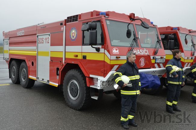 Kaliňák rozdával autá, hovorí o splátke dobrovoľným hasičom