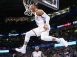 Video: Westbrook ohromil desiatym triple-double v ročníku