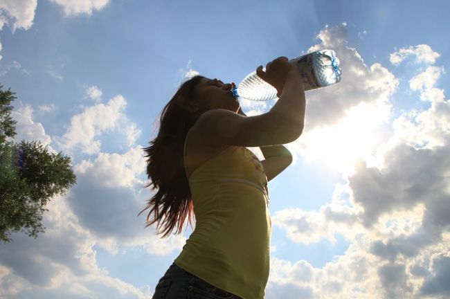 Pitný režim: Nedostatok tekutín škodí aj nášmu mozgu