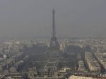V Paríži dnes kvôli smogu jazdia len autá s nepárnou ŠPZ