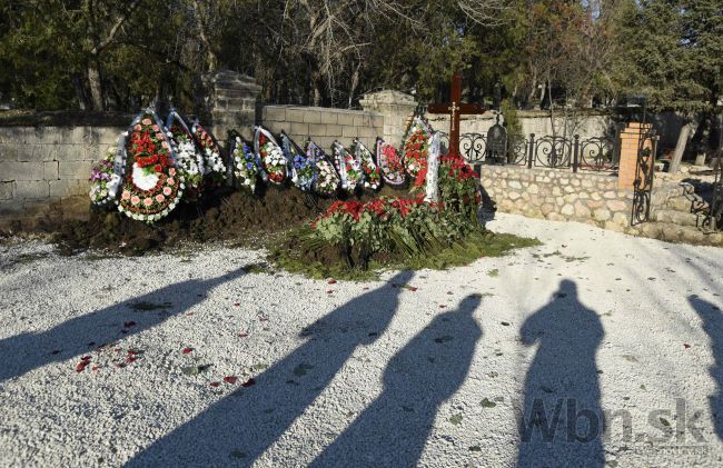 Janukovyč pochoval syna, na Kryme sa konal slávnostný pohreb